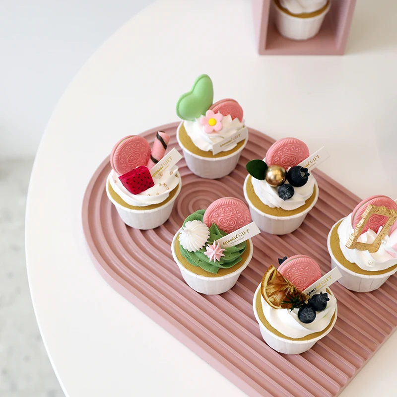 Sweetgo Artificiale Estate Rosa Cupcake Falso Oreo Muffa Della Torta Argilla Leggera Simula Dessert Decorazione Vetrina Puntelli Fotografia