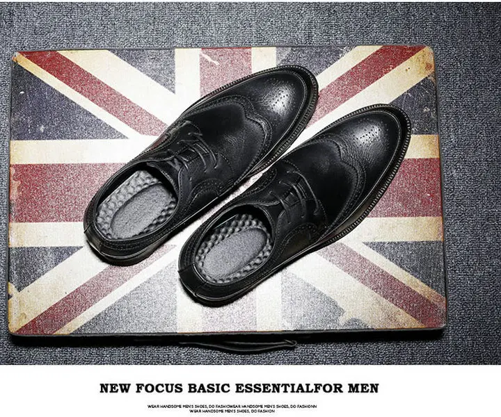 New Fashion Casual Italian Stylist Men Flat Formal Oxfords Wedding shoe Mens Dress Shoes Leather Brogue Shoes big size R3-59