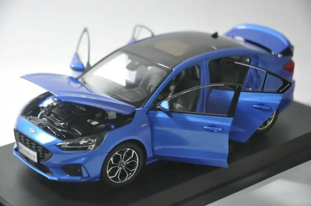 1:18 литая под давлением модель для Ford Focus синий Седан сплав игрушечный автомобиль миниатюрная Коллекция подарков Фристайл