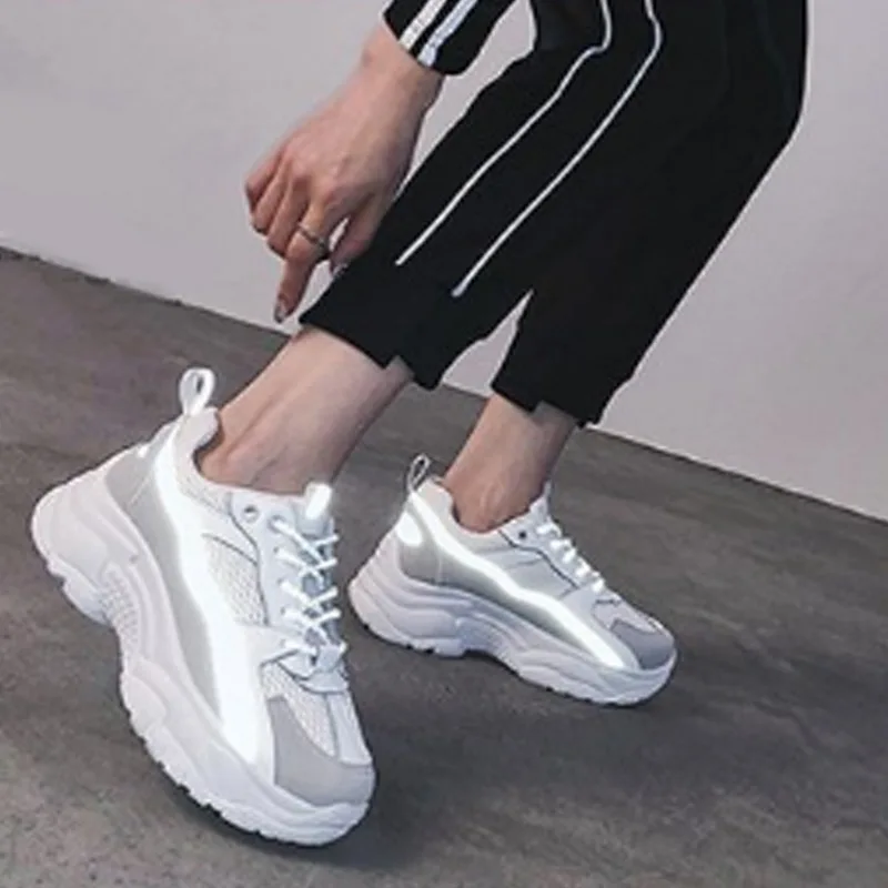 Женская обувь для бега дышащие кроссовки из сетки для женщин уличная обувь на каблуке амортизирующая обувь тренировочная прогулочная обувь - Цвет: white reflective