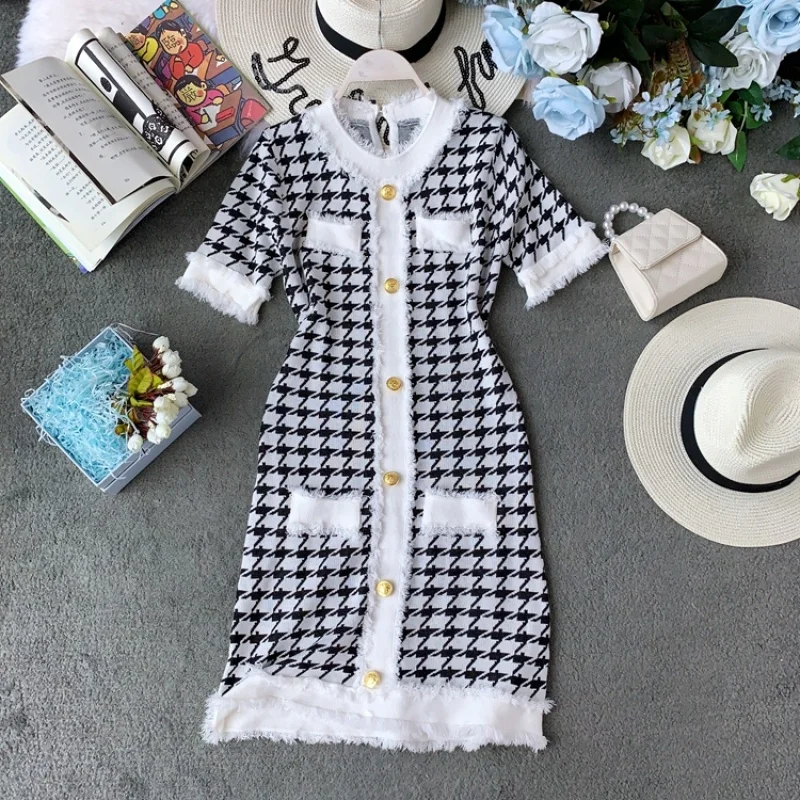 

2019 Runway Designer Houndstooth Gird Knitted Dress Women Vintage Short Sleeve Single Breasted Tassels Pockets Sweater Dress