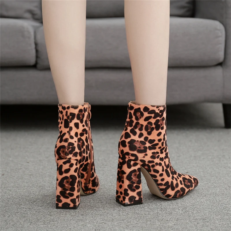 Женские ботильоны размера плюс 42; замшевые осенние леопардовые ботинки на высоком каблуке 11,5 см для стриптиза; Полусапоги на массивном каблуке в ковбойском стиле