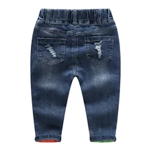 Новые стильные детские джинсы в Корейском стиле Модные цветные джинсовые брюки с дырками для мальчиков