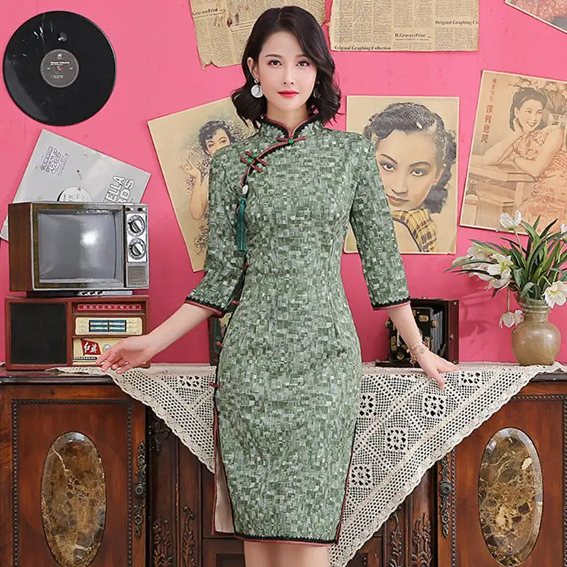 Юная леди Qipao большой размер 3XL 4XL сексуальный Китайский длинный китайский женский халат со стоячим воротником, с цветочным принтом с коротким рукавом винтажное вечернее платье на пуговицах - Цвет: Зеленый