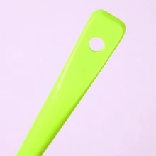 Домашний Многофункциональный кухонный инструмент для мытья стекла, пластиковая длинная ручка, щетка для бутылки, висячая, случайный цвет, детская чашка