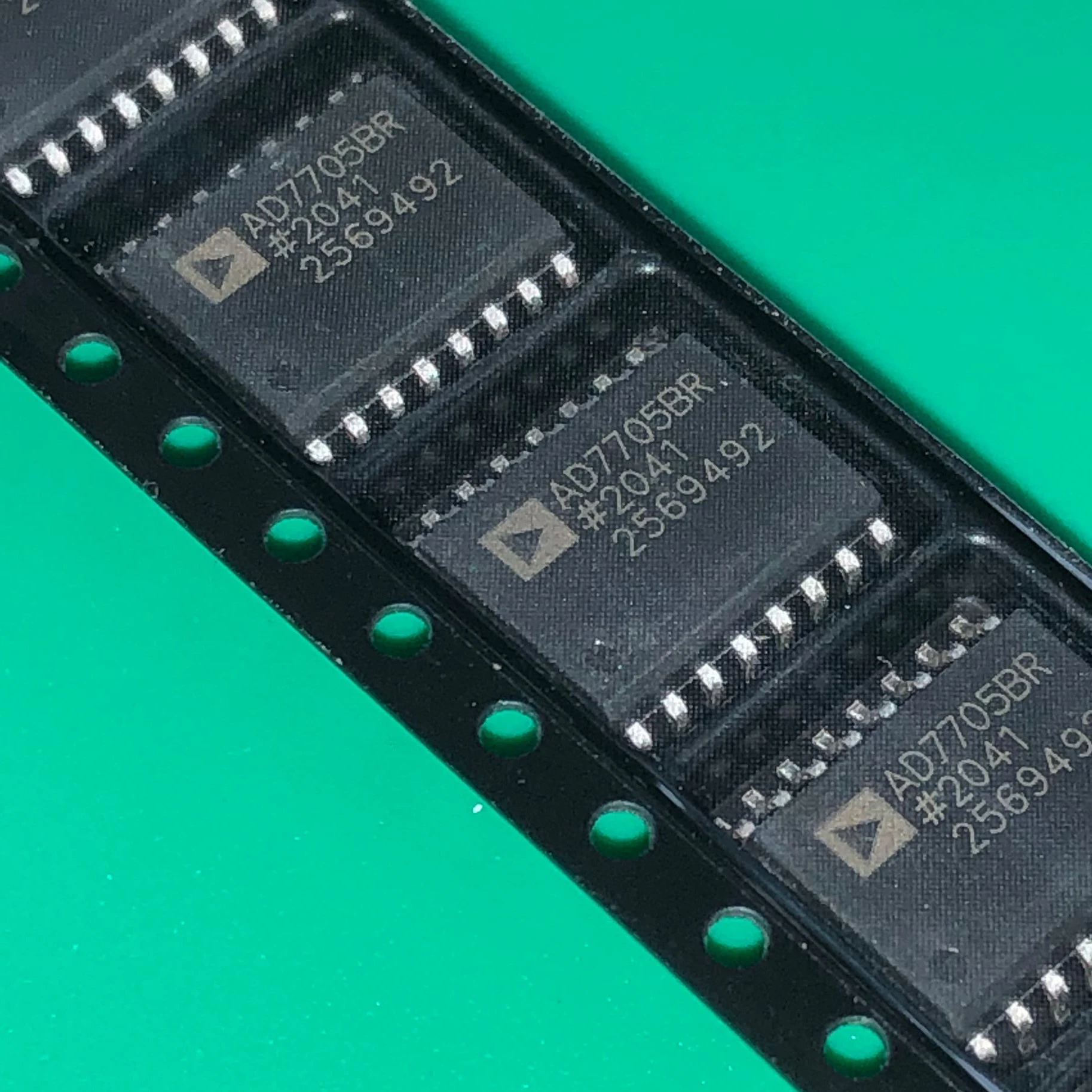 2 шт./лот AD7705BRZ SOP16 AD7705BR Z IC ADC 16BIT SIGMA-DELTA 16soic 2-х канальный один AD7705BRZ-REEL AD7705 BRZ AD 7705BRZ 7705