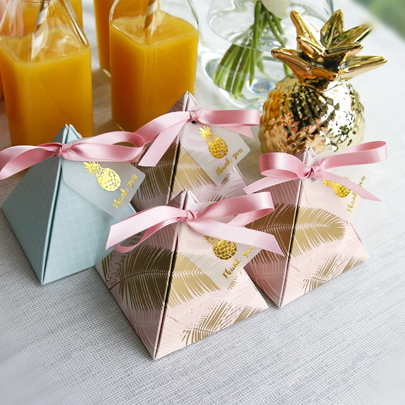 

100pcs Triangular Pyramid Wedding Favors Supplies Leaves Candy Boxes with Thanks Card Gift Box Party Packaging Chocolate Box
