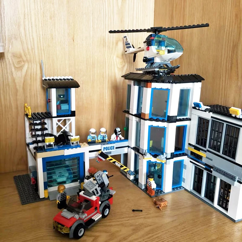 

IN STOCK New 10660 936Pcs City Police Station Building Block Bricks Compatible With 60141 Legoinglys Christmas Gifts Toy