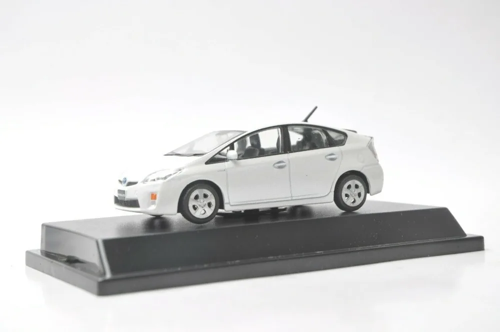 1:43 литая под давлением модель для Toyota Prius Hybrid белая Игрушечная машина из сплава миниатюрная коллекция подарки