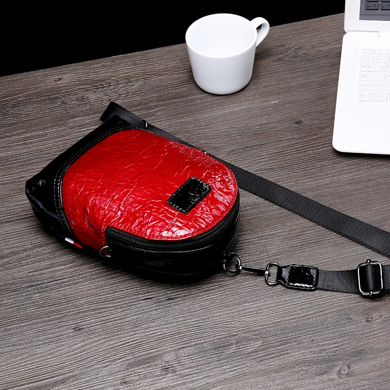 

Male and Female Small Bags Fashion Street Crossing Bag Multi-functional Bright Skin Breast Bag Single Shoulder Bag