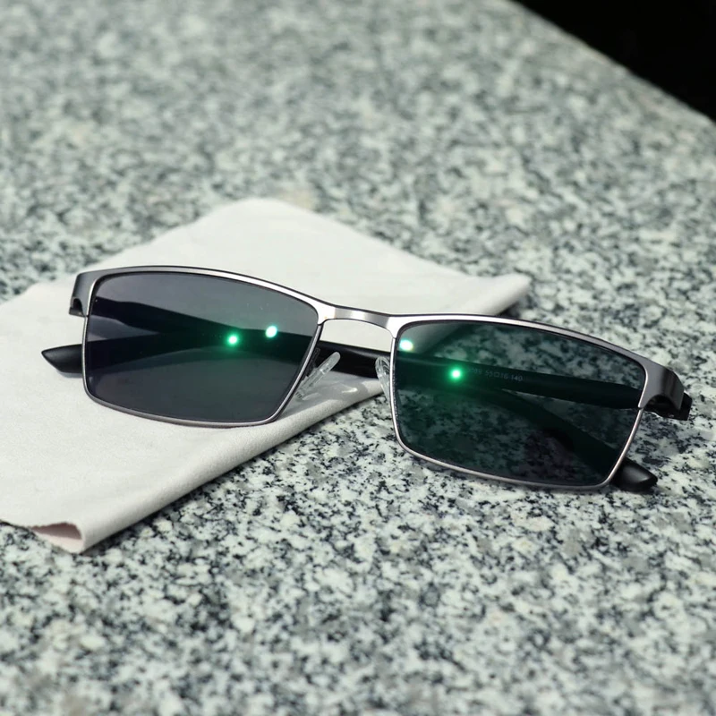 WEARKAPER Titanium Alloy Sunglasses Transition Photochromic Reading Glasses For Men Hyperopia Presbyopia with diopters 1.0-4.0