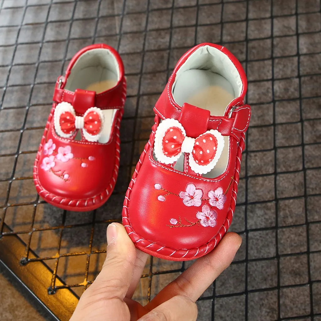 Сезон осень-зима; обувь принцессы с вышивкой и бантом для маленьких девочек; кожаная обувь; детская дышащая обувь на плоской подошве