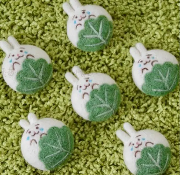 White cake rabbit brooch wool needlepoint kit wool felt needle felting keychain craft needlecraft DIY handmade