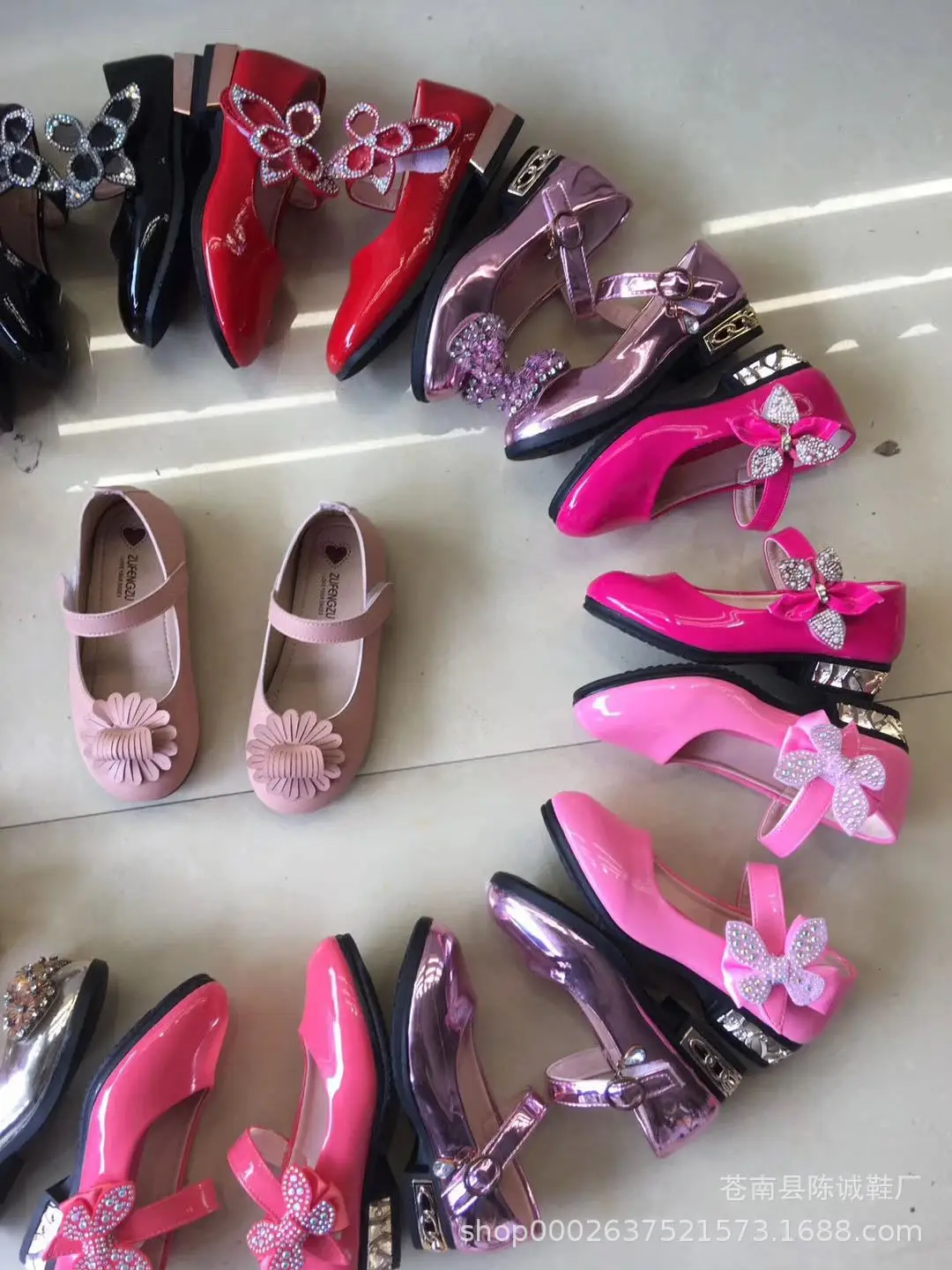 

New Style Fashion Princess Sandals Stall Cheap Shoes 5-20 Yuan Lakes Run Countryside Market Night Market