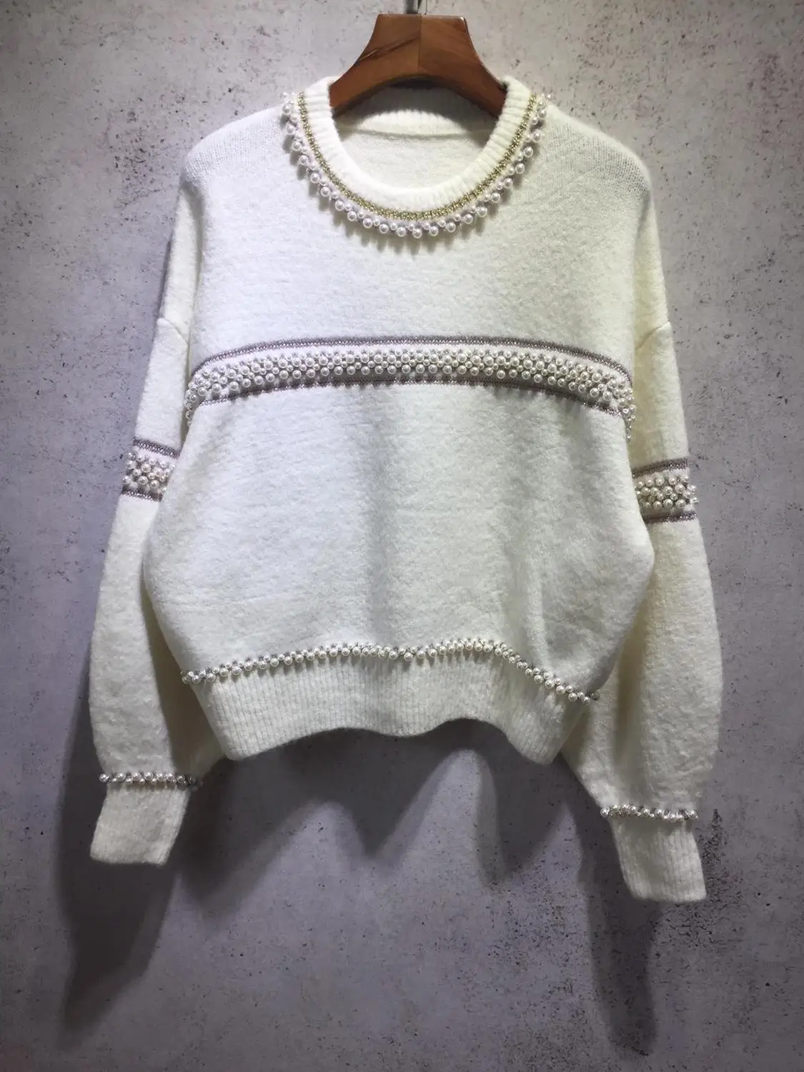 

2019 early autumn new women's fashion beaded round neck lazy wind sweater 0808