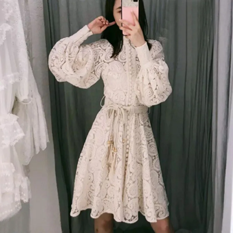 

2019 Autumn New Runway Lace Embroidered Openwork Splicing Court Retro Slim Lace Dress Women A-line Dresses Vestidos Elegant