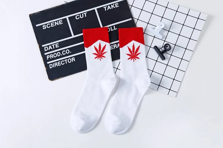 Adult Size Mid Calf Crew Medium Socks Colorful Maple leaves Famous Cigarette Case Package Pack Packaging Hemp Leaf Canada Sign - Цвет: Red Leaf