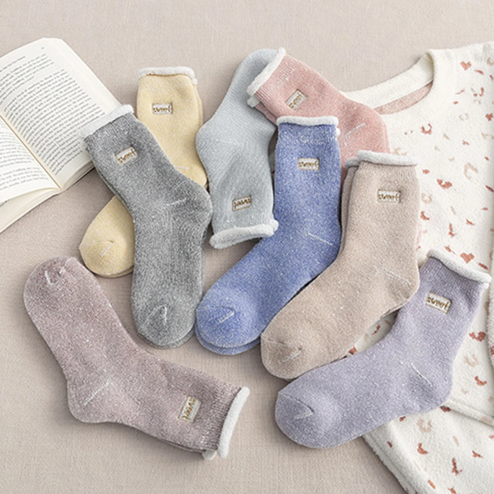 Новинка; милые женские носки с вышивкой; сезон осень-зима; теплые бархатные толстые домашние носки-тапочки; Модные Плотные однотонные носки для сна