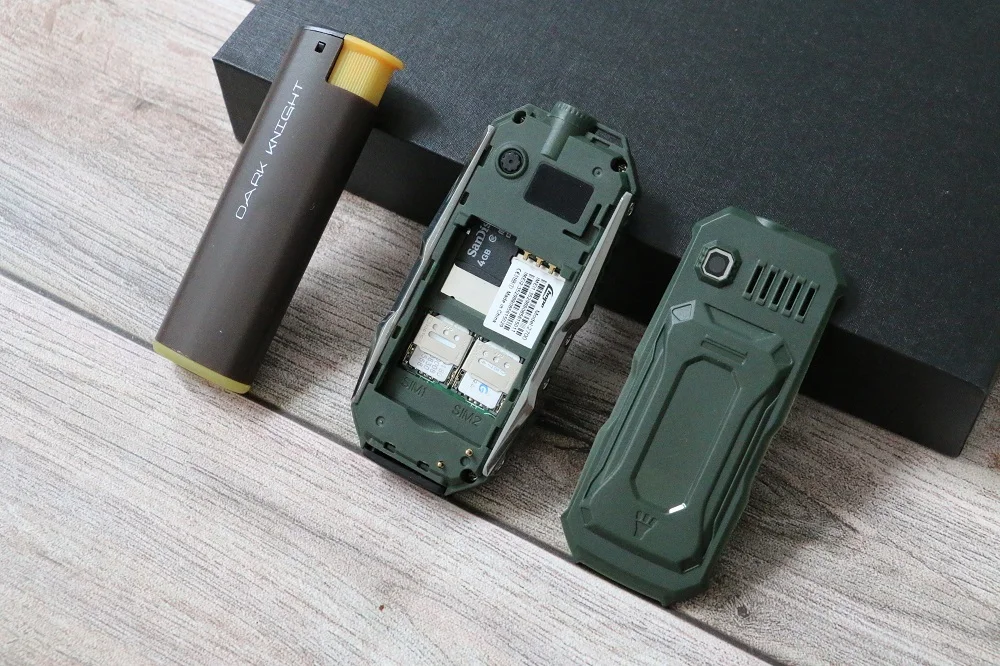 3.0 BT Dial Cellphone Supper Mini Rugged Extra Small Light Dual Sim Flashlight Russian Key Black List Magic Voice Quick Dial