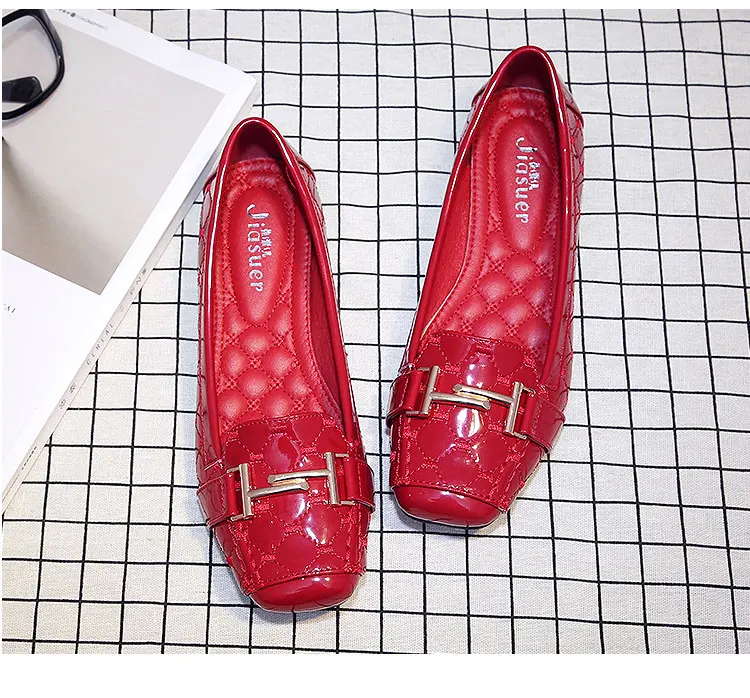 Осенне-зимняя модная Новая женская обувь металлическая пряжка тонкие туфли обувь на плоской подошве большого размера Женская модная обувь