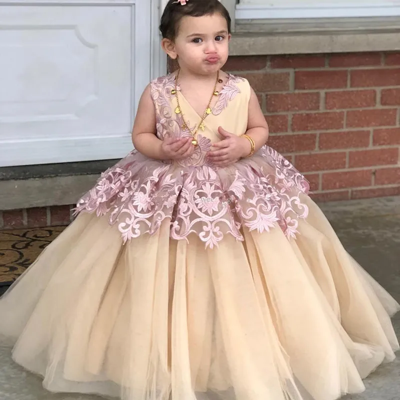 New Cute Toddler Birthday Party Gowns Lace Appliques Vneck Puffy