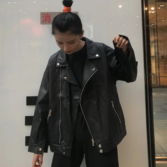 Размера плюс на пуговицах с отложным воротником и карманом молнии из