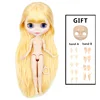 doll face hand