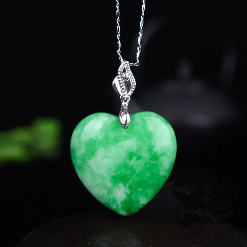 CHINESE JEWELLERY GREEN JADE LOVE HEART 