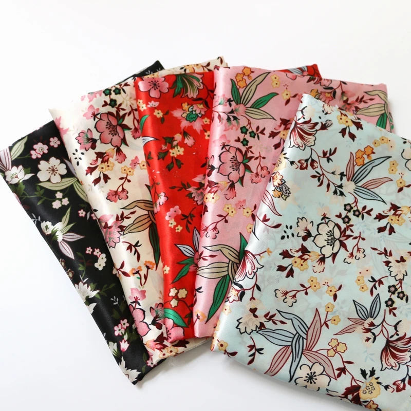 1 Meter x 1,48 Meter weicher, seidiger Satinstoff als Futter für Schal, Robe, DIY-Material, Retro-Blumenmuster – Detail 3