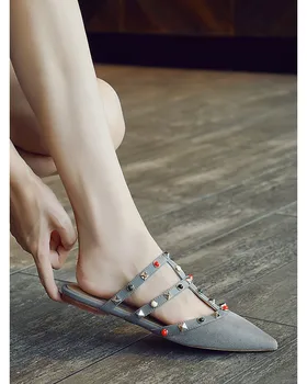 

[Worry girl WUYOUNV] Outer wear flat bead rivet pointed sandals velvet bread head rivet sandals women