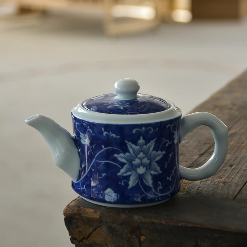 LUWU blue-and-white ceramic teapots with 2 cups portable travel tea set drinkware