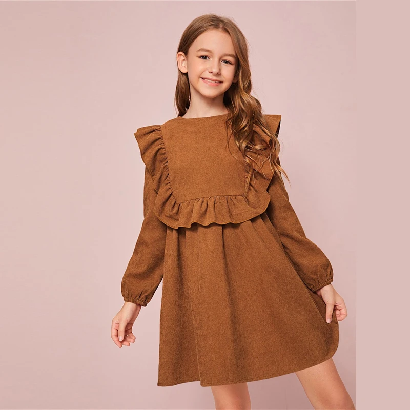 SHEIN Kiddie/коричневое однотонное милое вельветовое платье с оборками для девочек; детское весеннее расклешенное короткое платье трапециевидной формы с рукавами «Бишоп»
