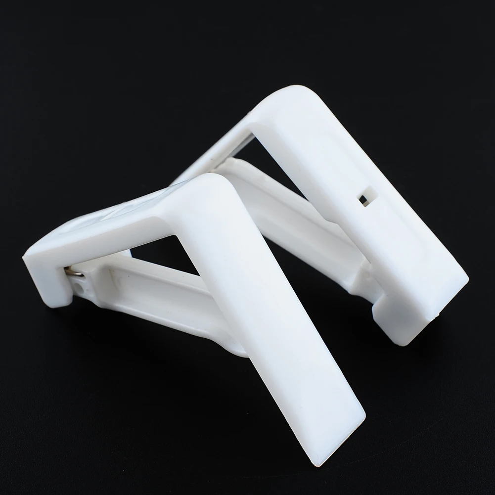 4pcs Tablecloth Holder PP 5.7cm*5.7cm*1.7cm Tablecloth Clamps Kitchenware Wedding Promenade Table Cover Kitchen Supplies White