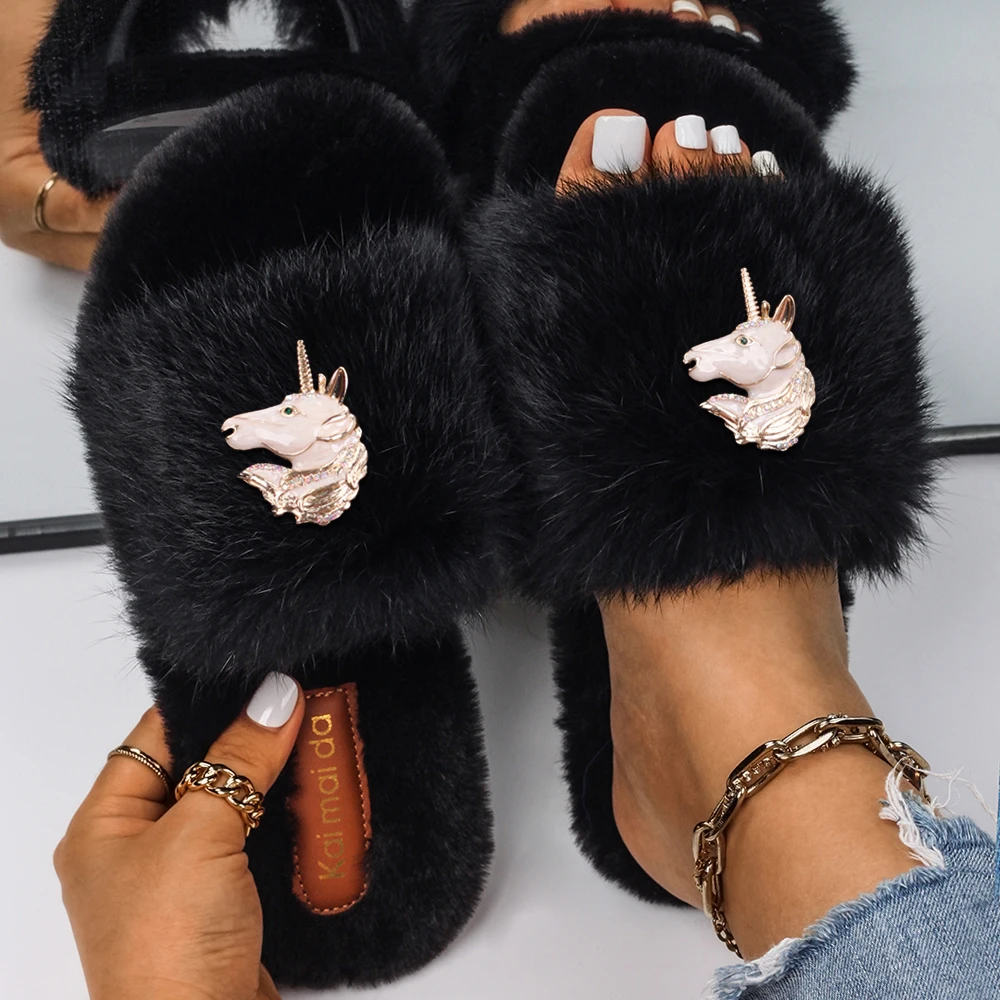 Faux Fur Cozy Slippers for Women Luxury Rhinestone Decor Winter Warm Casual Shoes Fur Sandals Slides Flip Flops Designer Shoes