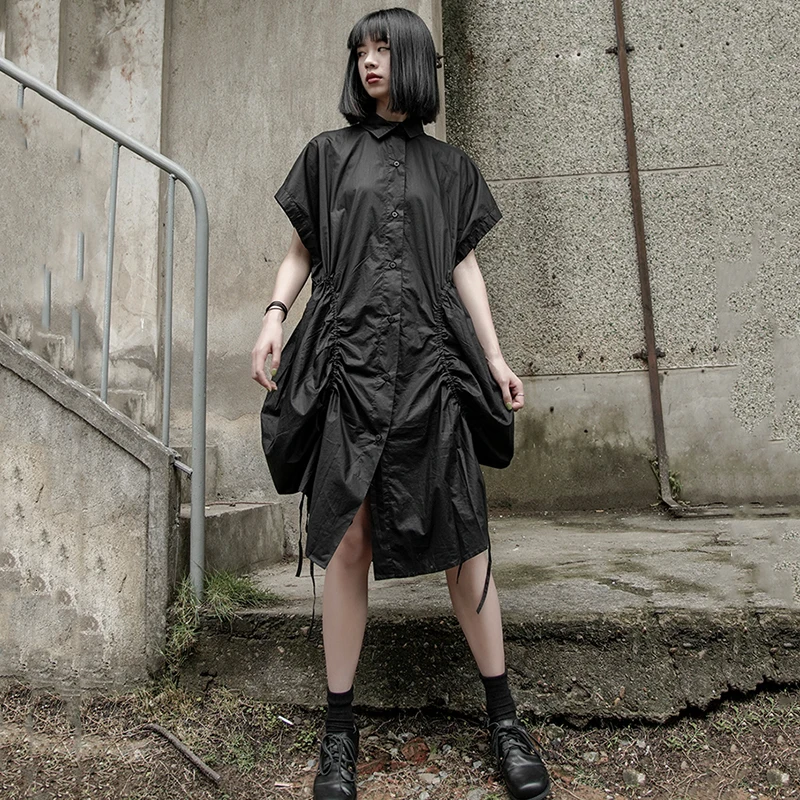 [EAM] New Spring Summer Lapel Short Sleeve Black Irreuglar Fold Split Joint Loose Shirt Dress Women Fashion Tide JX113