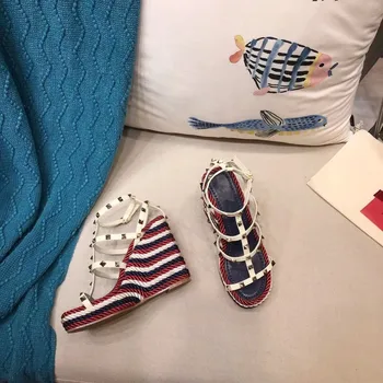 

Ladies Rivet Wedge Sandals Ankle Strap Weave Mixed Colors Buckle Sandals Women 2020 Zapatos De Mujer Tacon Cuadrado Luxury Brand