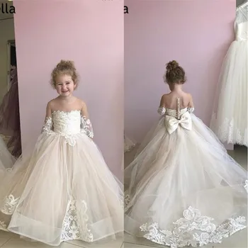 

New Vintage Tulle Flower Girl Dress with Lace Appliques Train Sheer Neck illusion Back Covered With Buttons Bow Kids Pageant Gowns
