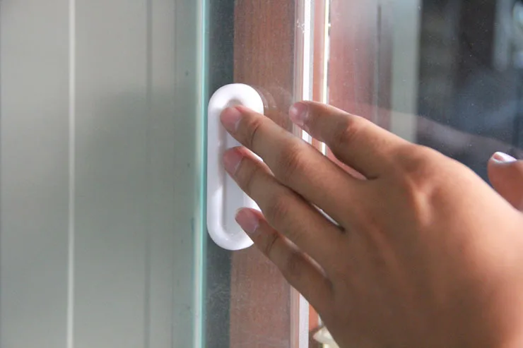 Multi Purpose Door And Window Handle Maker 4-Pack Simple Strong Stickers Window Safe Door Handle