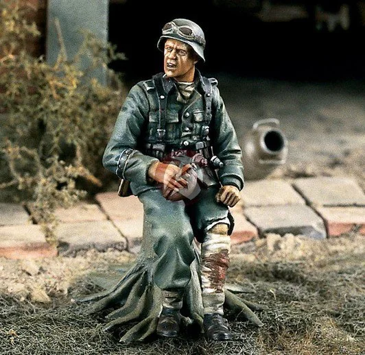 1/35 Scale Unpainted Resin Figure At rest