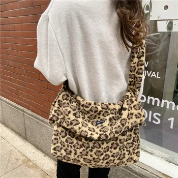 

Teenager Leopard Pattern Faux Fur Handbag 2020 Female Student Winter Korean Fashion Warm Big Capacity Fluffy Cute Messenger Bag