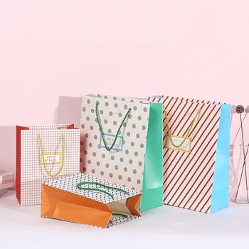 

10pcs contracted lattice wave point line color clothing Cosmetics shopping bag Birthday party baptism candy paper bag for gift