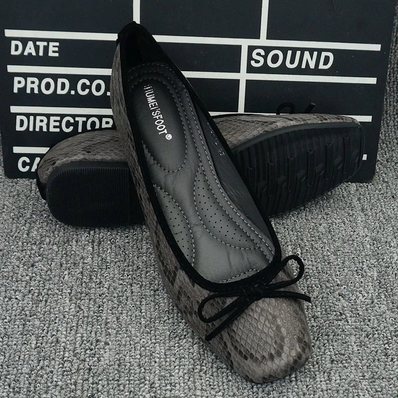 New 2021 Snake Print Women's Flat Square Toe Large Size Comfortable Soft-Soled Ballet Shoes Fashion Bow Casual 4