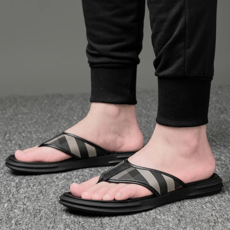 New Summer Men Leather Slippers Handmade Flip Flops Comfortable Breathable Beach Sandals Classic Casual Flats Shoes