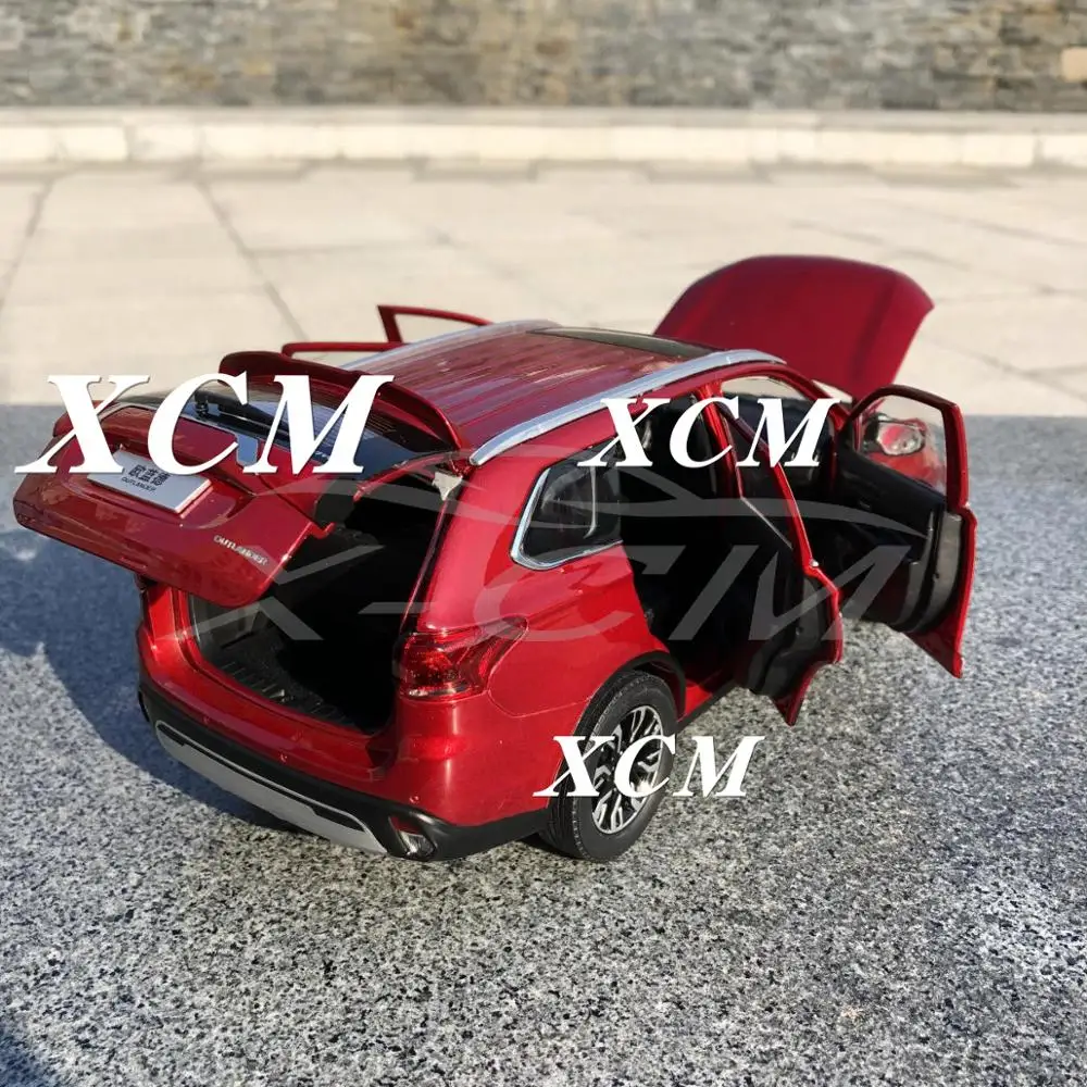 Литая модель автомобиля для Outlander 1:18(красный)+ маленький подарок