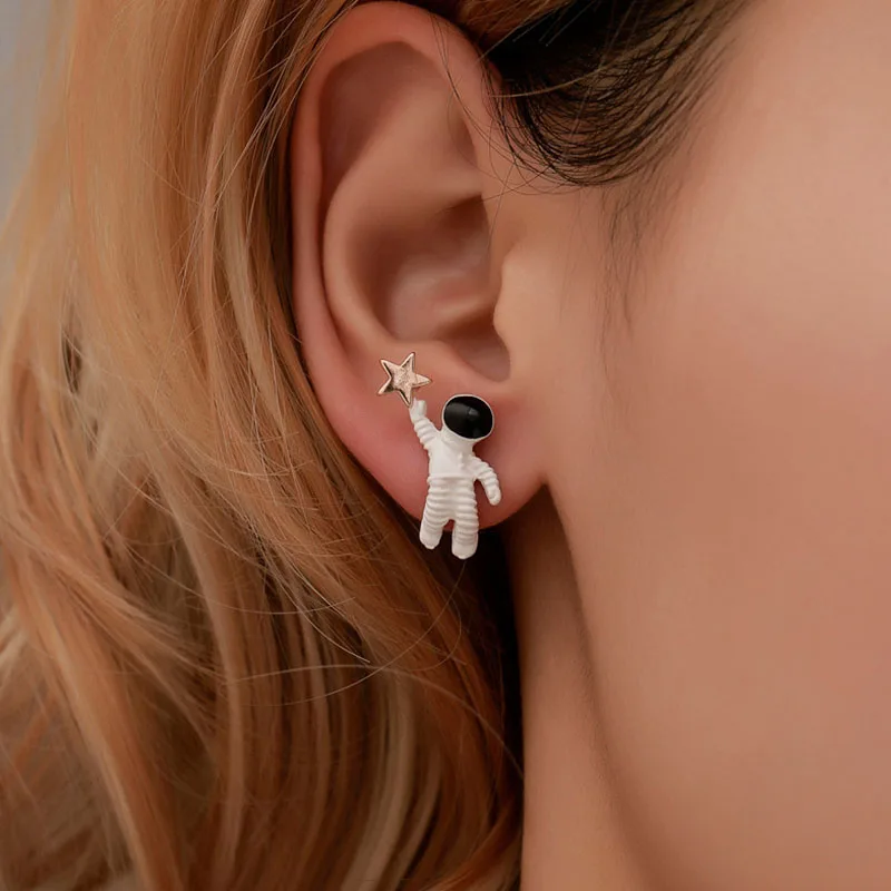 Забавные женские серьги в стиле космонавта с пятиконечной звездой ассиметричные