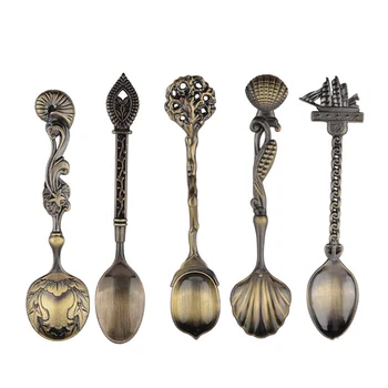 

2pcs/set Dinerware sets vintage spoon retro palace metal coffee spoons royal style carved stirring spoon for ice cream coffee