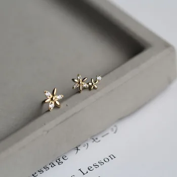 

CMajor 9K Solid Gold Earring Temperament Delicate Sweet and Romantic Flower Shape Minimal Simple Stud Earrings Gift for Women