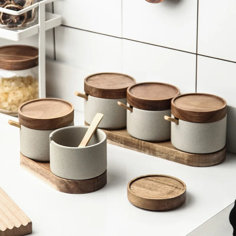 

Retro Kitchen Supplies Seasoning Box Ceramic Salt Shaker Sugar Bowl Spice Storage Box Combination Set Home Spice Jar with Tray