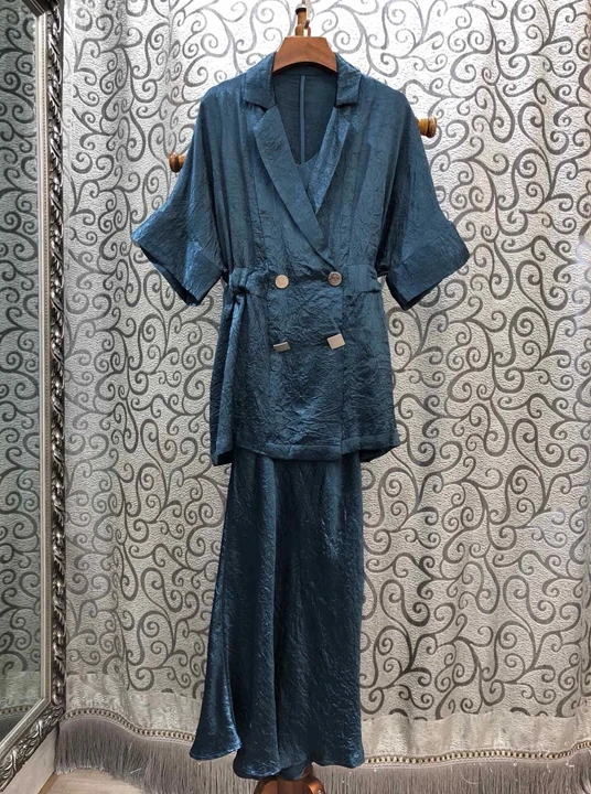 

2019 Early Autumn New Female Turn-collar, Double-breasted, Middle-sleeve, Pure-color Suit Top + Suspended Dress Suit 906
