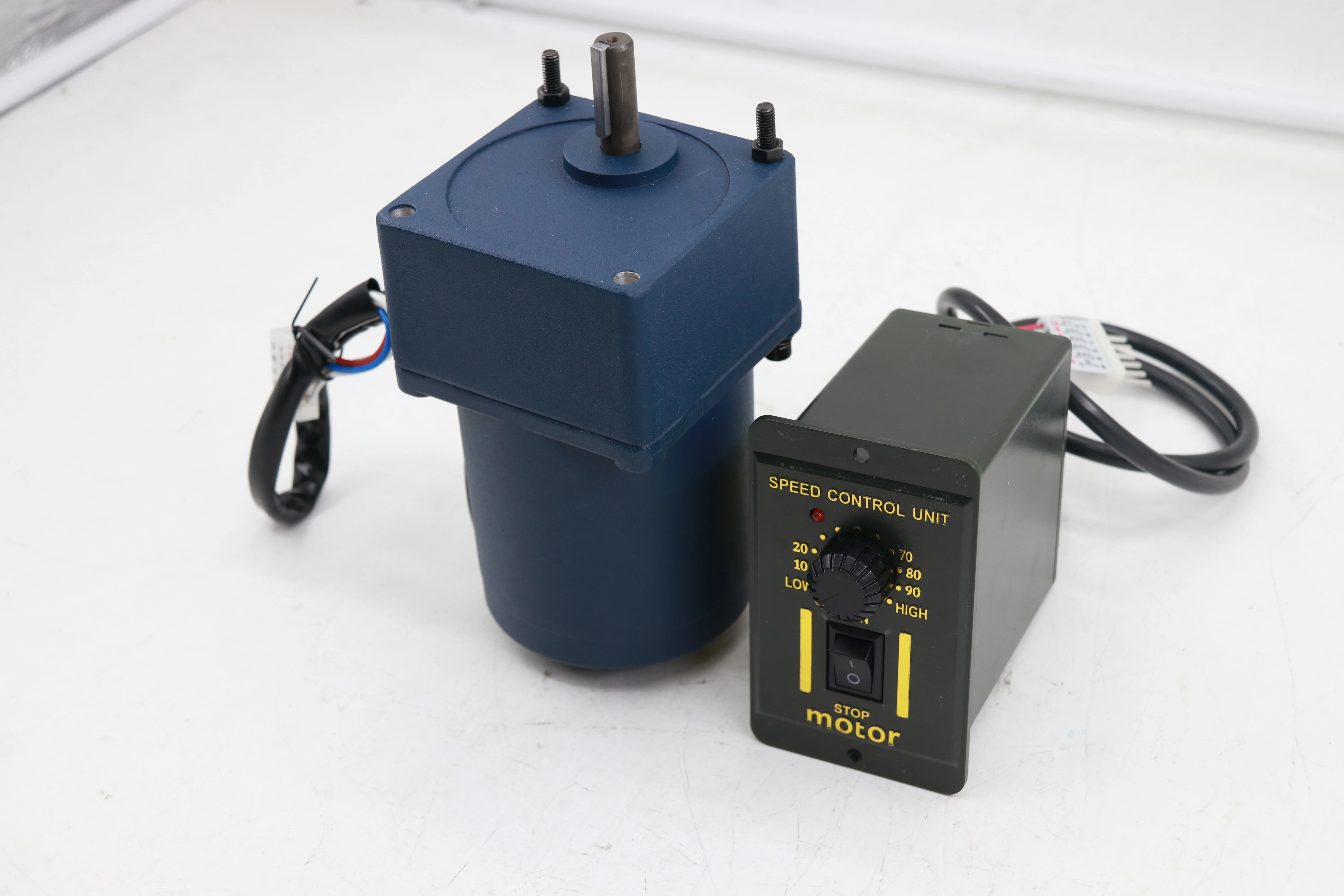 220V шестерни искусственная неровность с моторный накопитель переменного тока 25W медленно крутящий момент может быть положительный и отрицательный позволяет увеличить скорость небольшой мотор